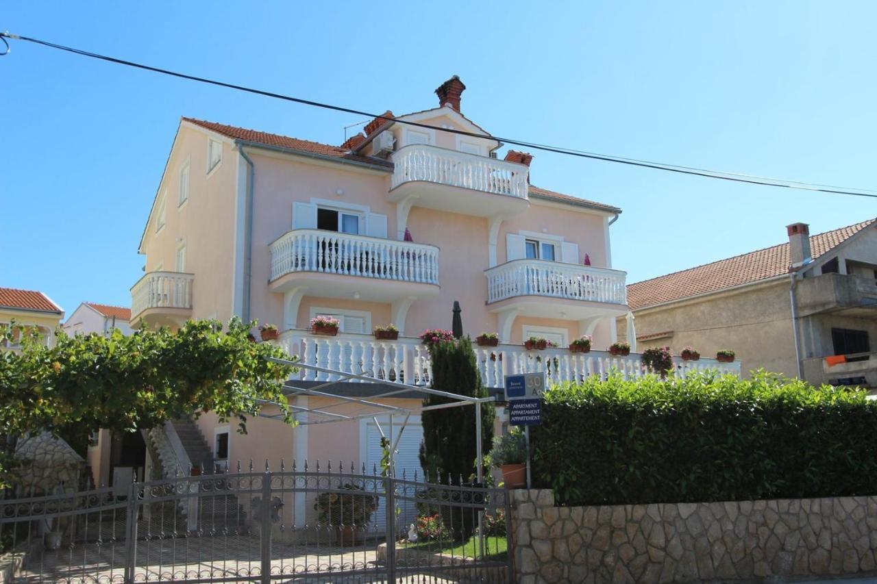 Apartments Ravlic Ana Malinska Exterior foto