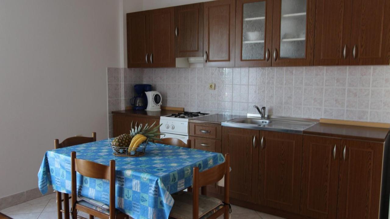 Apartments Ravlic Ana Malinska Exterior foto